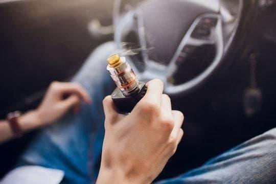 Vape oraz vape w kolorowance smok wawelski – nowa moda wśród młodych