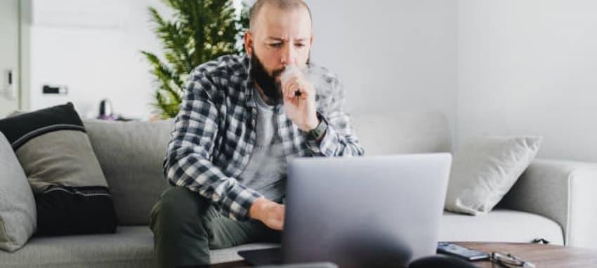 Papieros elektroniczny e dym piła i najnowsze trendy wśród użytkowników papierosa elektronicznego